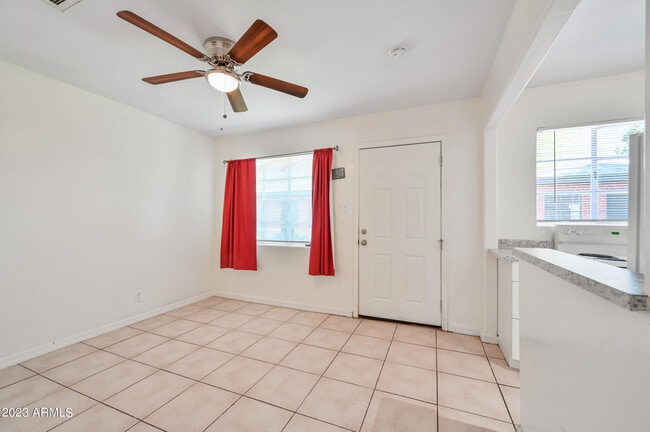 Building Photo - 841 N 6th Ave