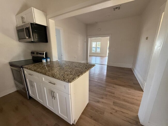 Building Photo - 105 S Magnolia St