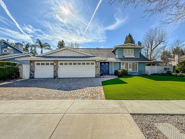 Building Photo - Upgraded Calabasas 4BR w/pool + spa, views + solar panels!