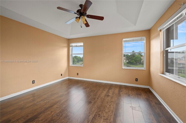 Building Photo - 6714 NW 39th Ln
