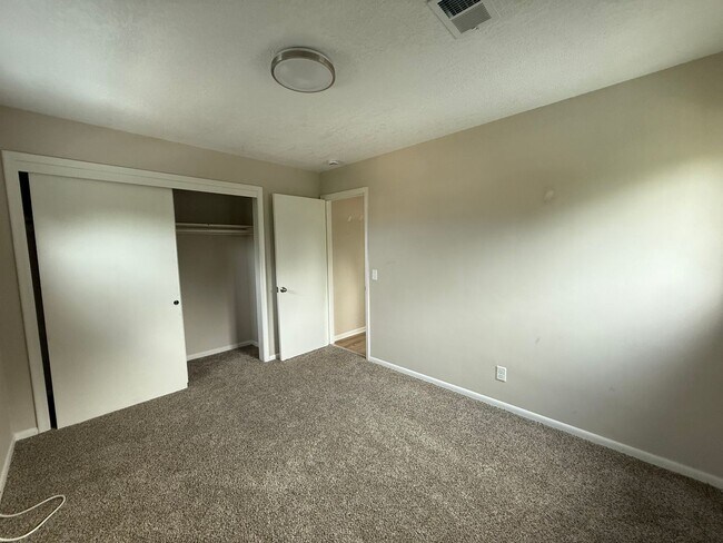 Building Photo - 2606 E Hennepin Ave