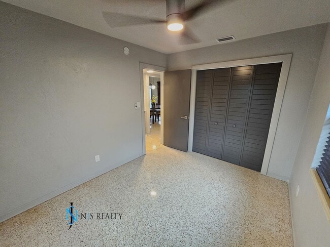 Building Photo - Classy Modern Renovation Home... true 3/2 ...