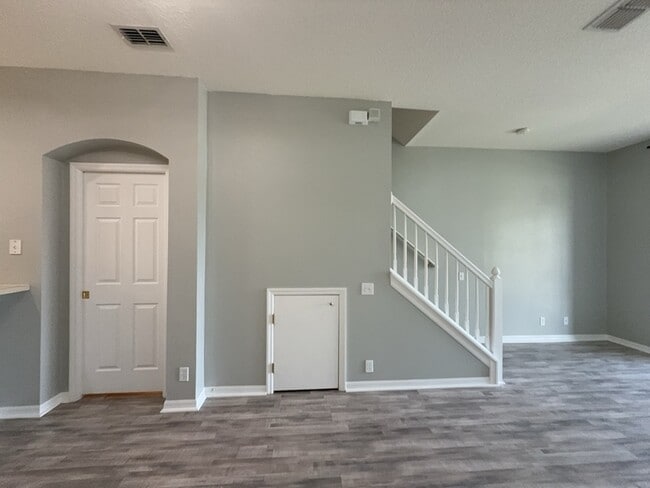 Building Photo - 9818 Fan Palm Way