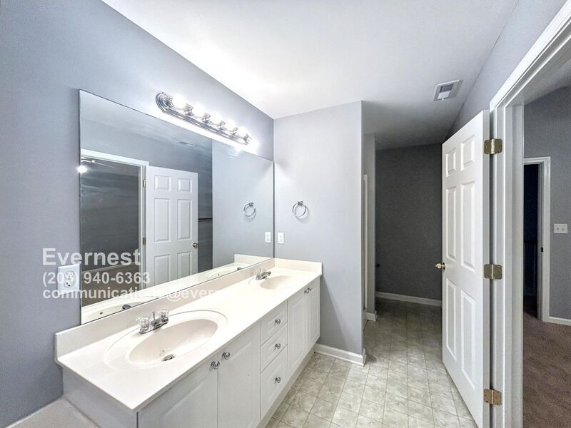 Building Photo - 632 Parkside Cir