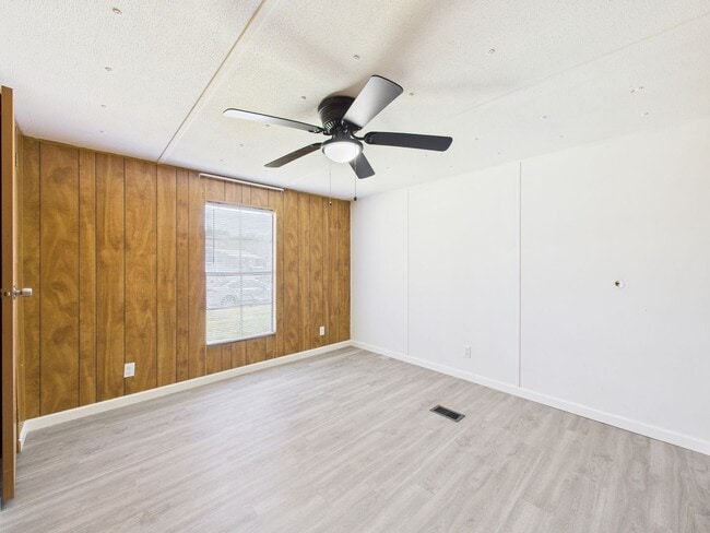 Building Photo - 3 Bedroom, 2 Bathroom Rental