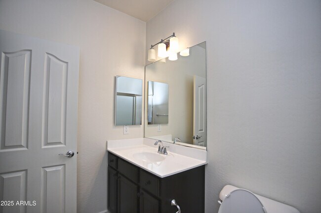 Building Photo - 1087 E Ibis St