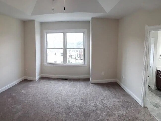 Building Photo - 2219 Deyerle Ave