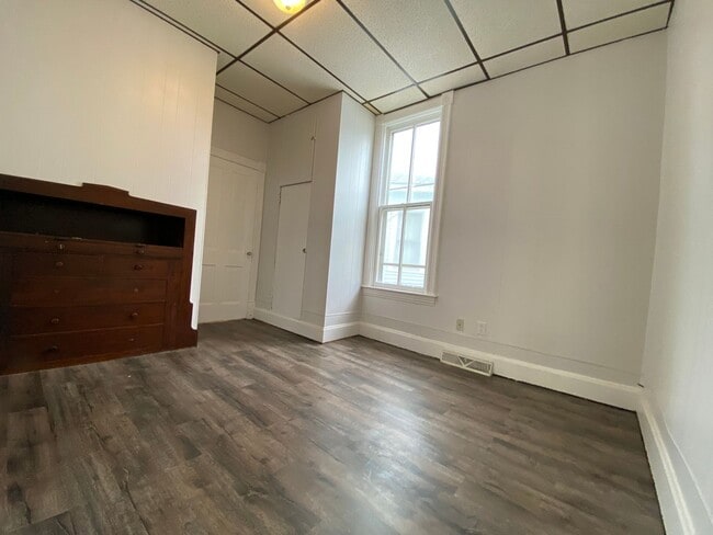 Building Photo - 873 Desoto St