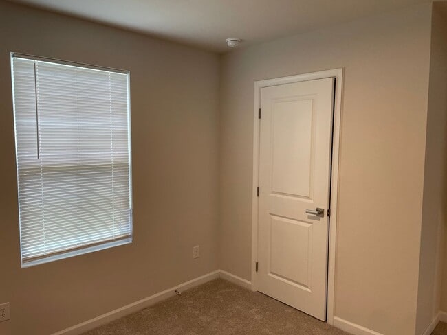 Building Photo - 8103 Sterling Oaks Dr