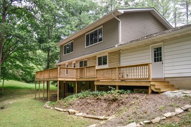Building Photo - Single Family Residence