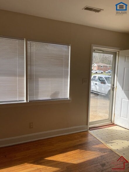 Building Photo - 1720 Cambridge Dr