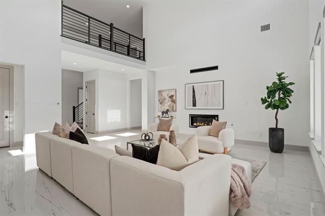 Building Photo - 10375 Great Days Dr