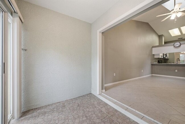 Building Photo - 406 S Bayview Blvd