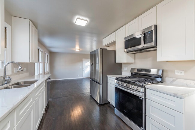 Building Photo - 821 12th St