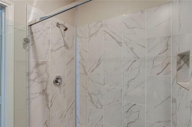 Building Photo - 520 Republic Dr