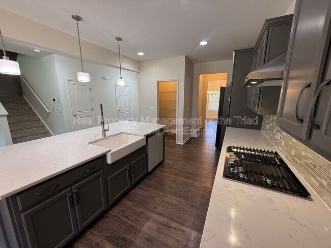 Building Photo - 1311 Red Deer Dr