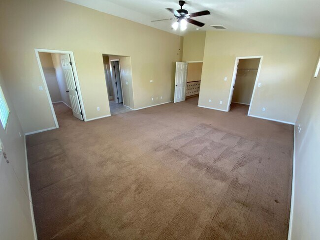 Building Photo - Wonderful 3 bed/2.5 bath home located in the South End of Vegas