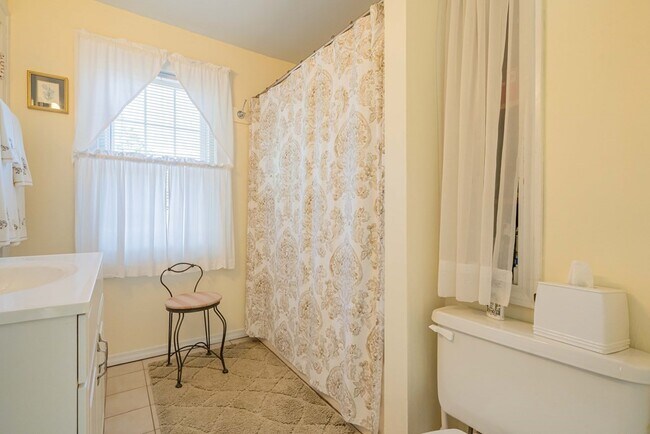 Building Photo - 22 Crescent Hill Ave