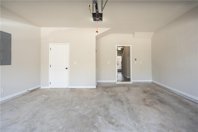 Building Photo - 3657 Princeton Ave