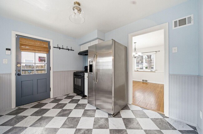 Building Photo - 532 N Drexel Ave