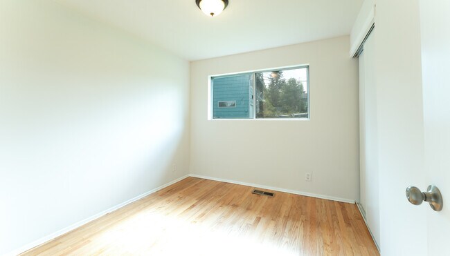 Building Photo - 16321 127th Pl SE