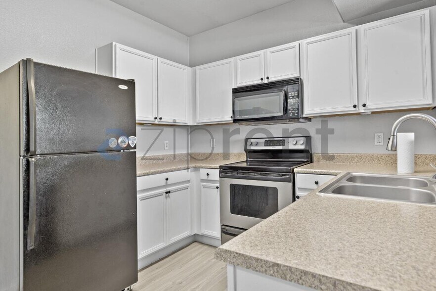 Building Photo - Unit