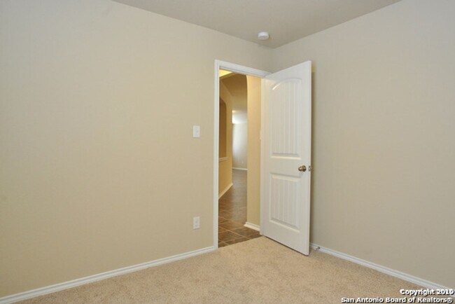 Building Photo - 4 Bedroom/2 Bath Amhurst Subdivision