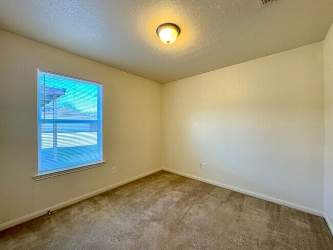 Building Photo - Duplex