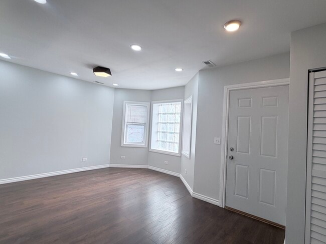 Building Photo - 4613 S St Louis Ave