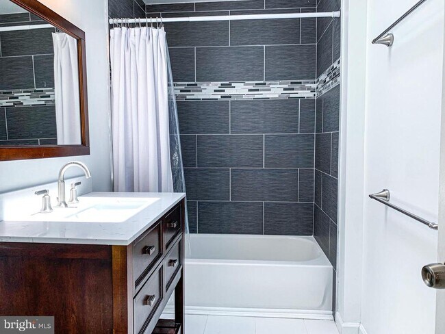 Building Photo - 131 N Luzerne Ave