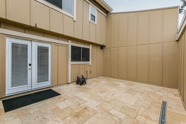 Building Photo - 11643 Village Place Dr