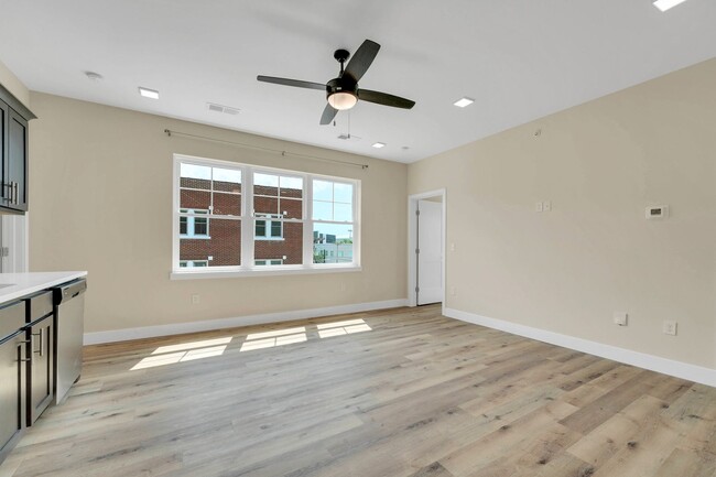 Building Photo - West Beverly Lofts - 102