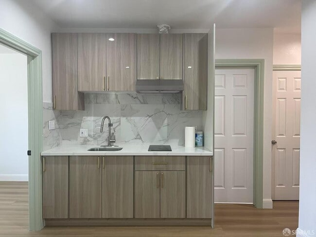 Building Photo - 1435 Newcomb Ave