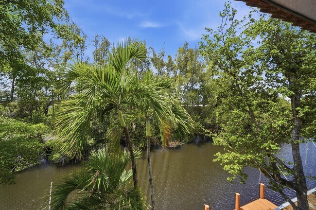 Building Photo - 1400 NE 57th St