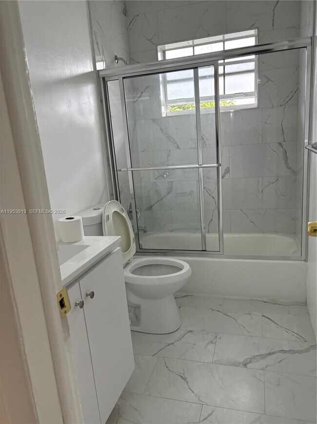 Building Photo - 280 NE 48th Terrace