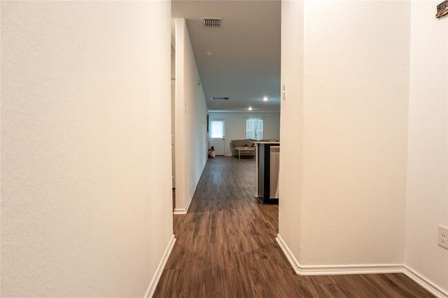 Building Photo - 406 Halfmoon Dr