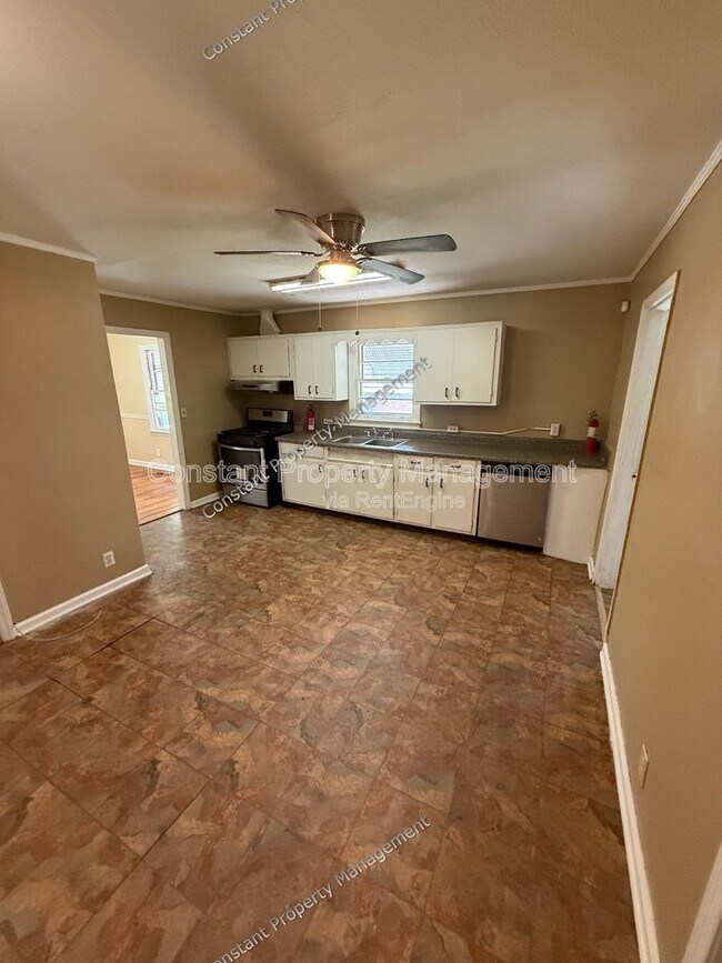 Building Photo - 3069 Somerset Dr