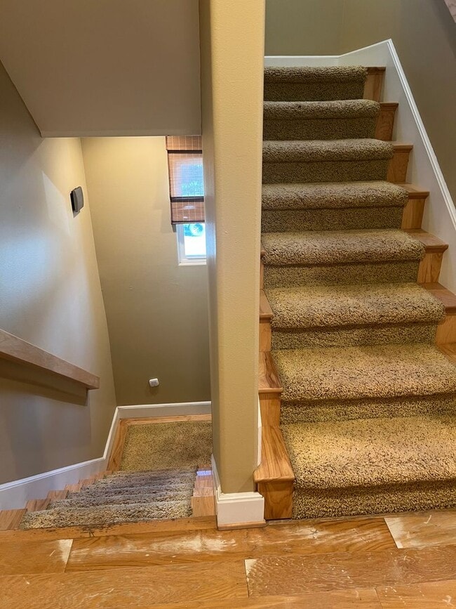 Building Photo - Custom home 1 block to ocean