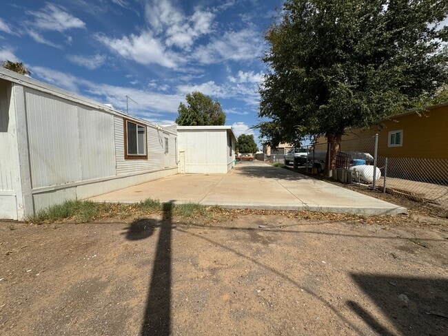 Building Photo - 2 BR Willow Beach with BOAT/RV Marina Membership available!