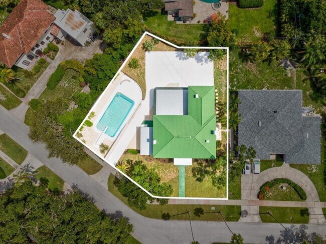 Building Photo - 456 Gardenia St