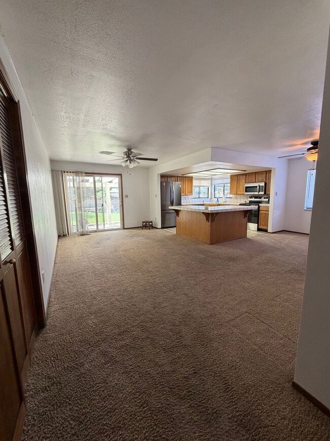 Building Photo - 2988 Pinebrook Dr