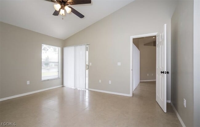 Building Photo - 4507 SE 9th Pl