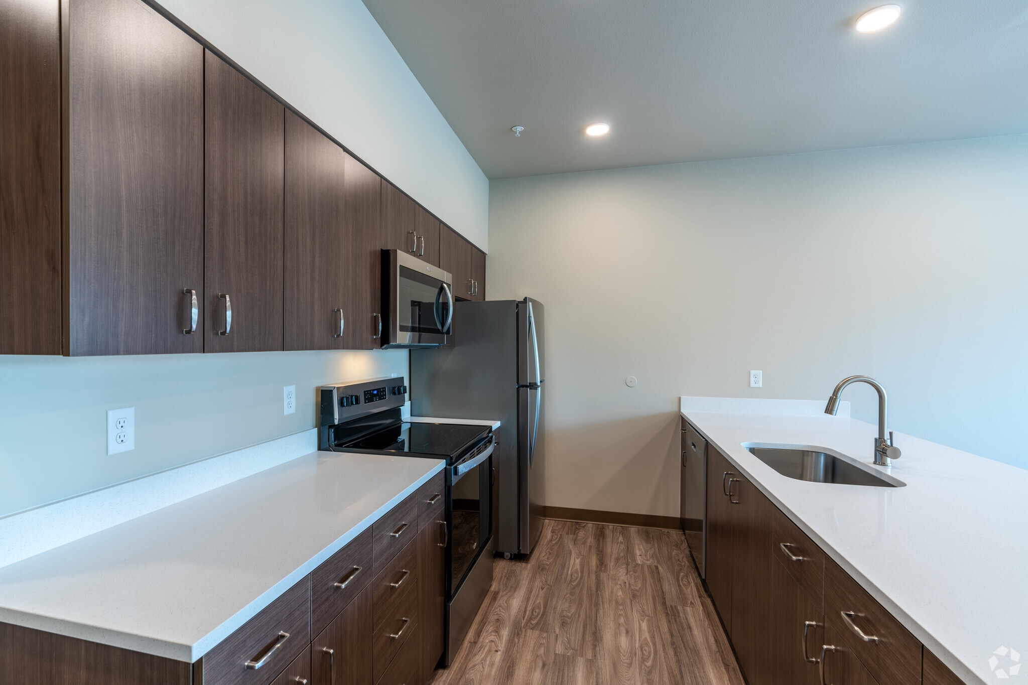 2BR, 2BA - 1,019SF - Kitchen - Spring Woods