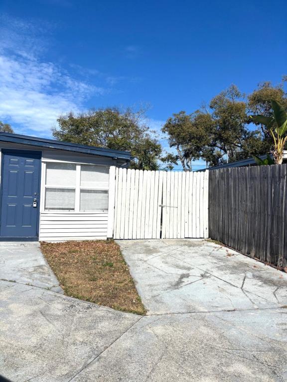 Building Photo - 10367 109th Ave