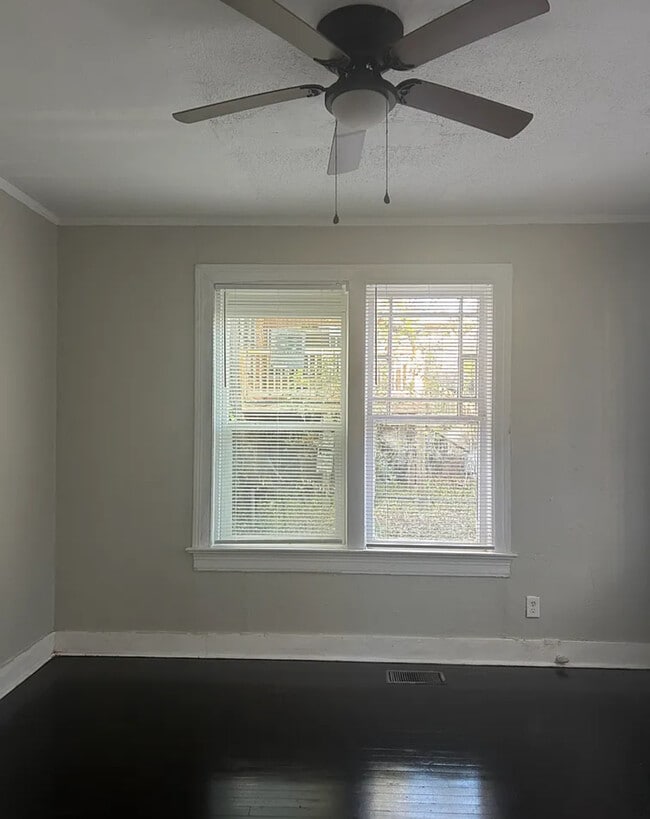 Building Photo - 257 Forest Valley Dr