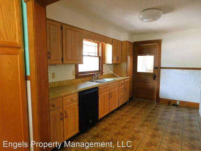 Building Photo - 5 br, 2 bath House - 524 W 4th