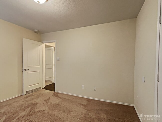 Building Photo - 1607 Hickory Burl Ln