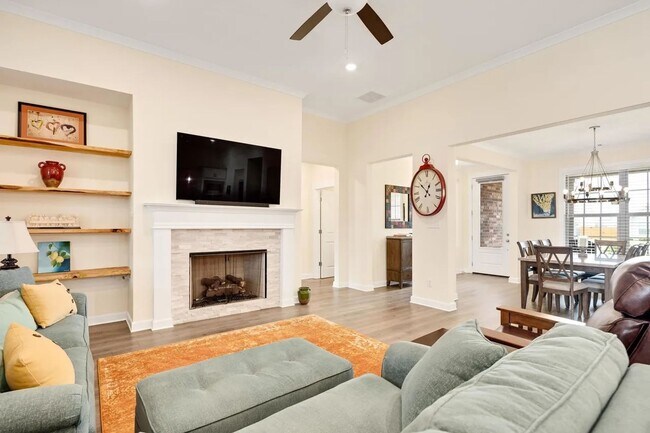 Building Photo - Custom Bartlett Home on Corner Lot with Mo...