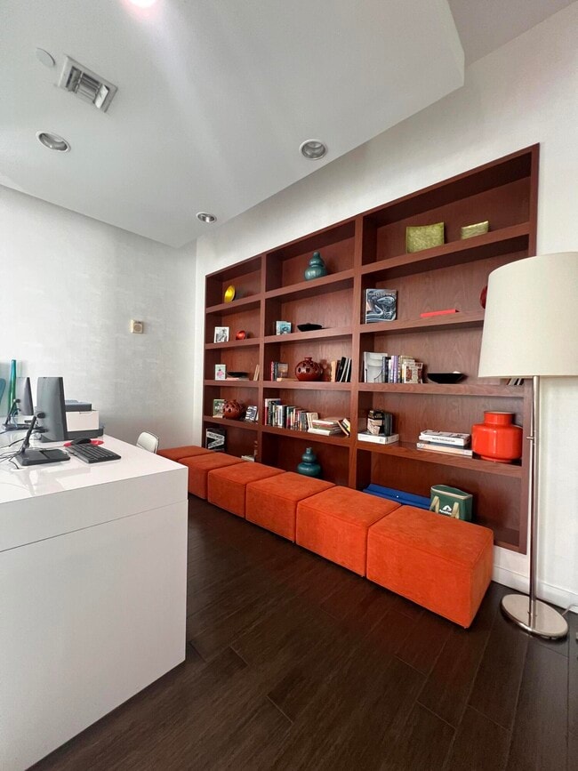 Building Photo - 300 S Australian Ave