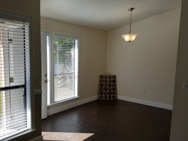 Building Photo - Amazing Remodeled Lake View Condo x Rent @...